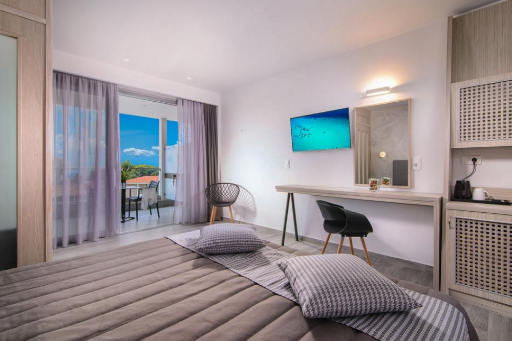 02-junior-suite-beach-hotel-2019