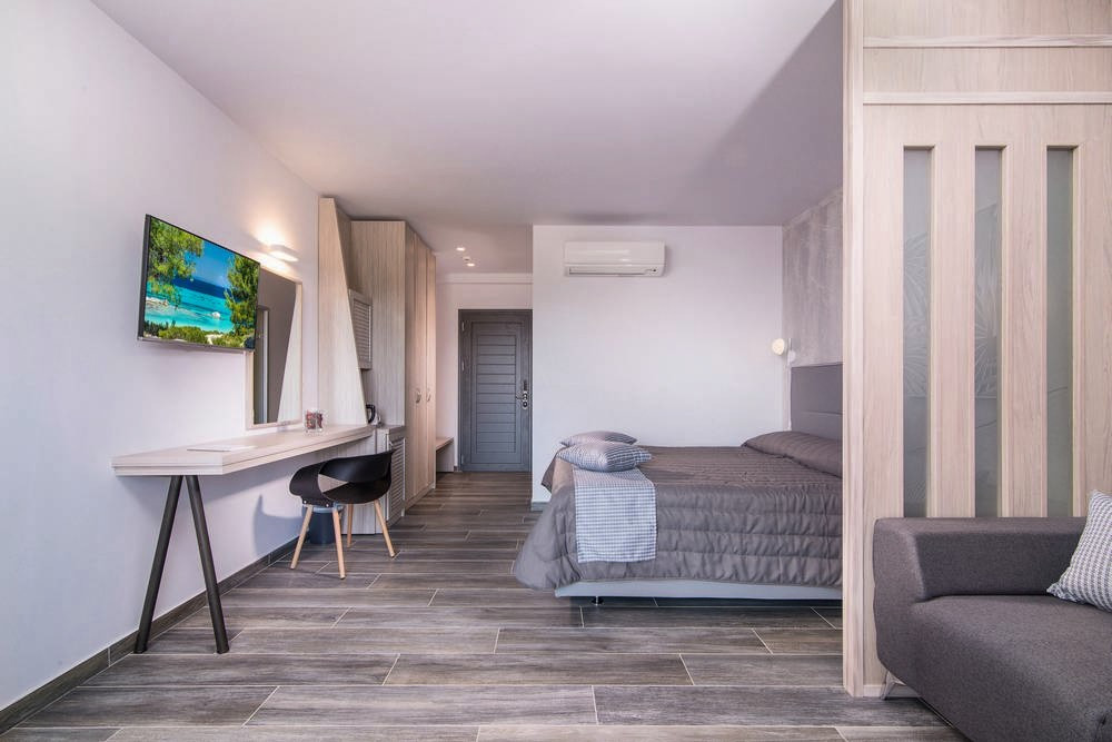 03-junior-suite-beach-hotel-2019